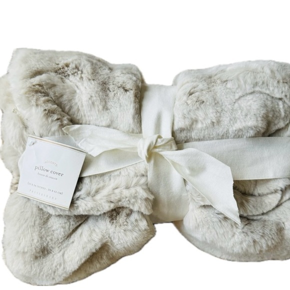 New Pottery Barn Set Ruched Faux Fur Throw & Pillow Cover in Ivory Color - Picture 3 of 16